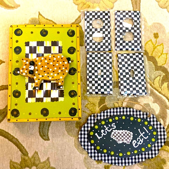 6PC 🐷BUNDLE🐷 —HANDPAINTED- hand made —MKC lovers! Switchplates & hanging decor - Picture 2 of 10
